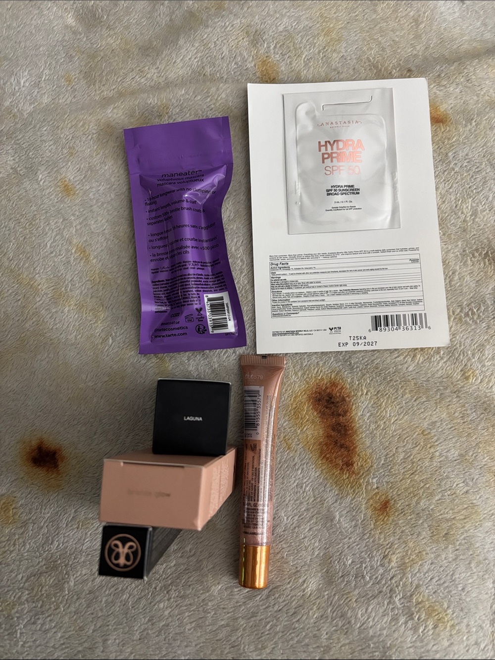 Makeup bundle - Picture 2 of 2